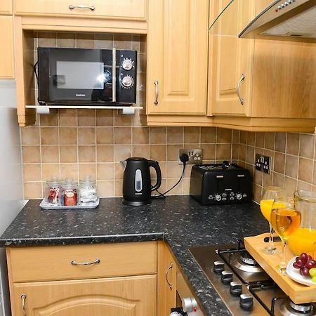 반즐리 Delightful 2 Bed Town Centre House, Sleeps 4 아파트 외부 사진