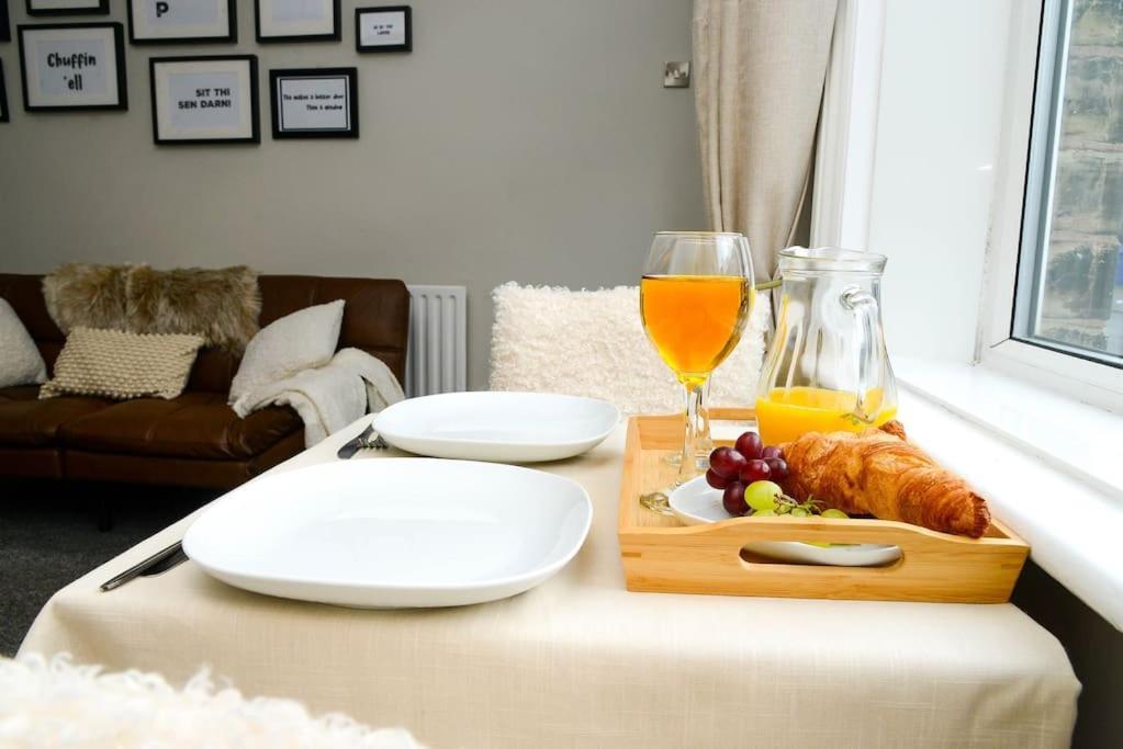 반즐리 Delightful 2 Bed Town Centre House, Sleeps 4 아파트 외부 사진