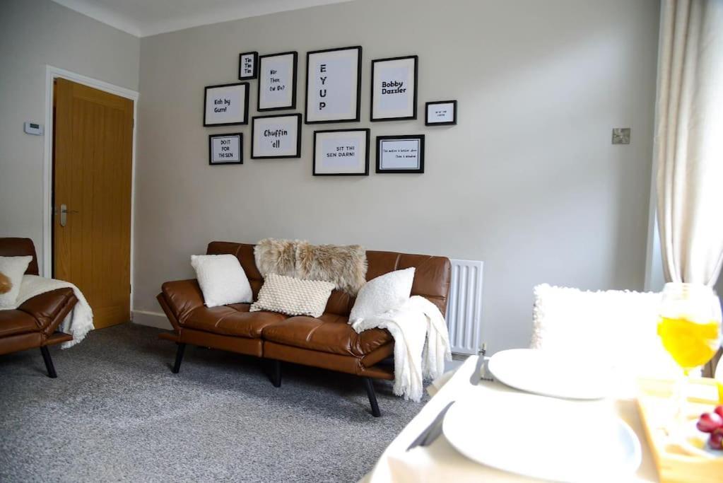 반즐리 Delightful 2 Bed Town Centre House, Sleeps 4 아파트 외부 사진