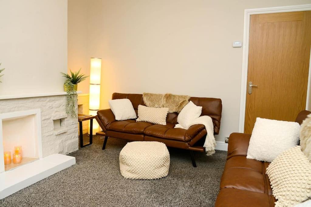 반즐리 Delightful 2 Bed Town Centre House, Sleeps 4 아파트 외부 사진